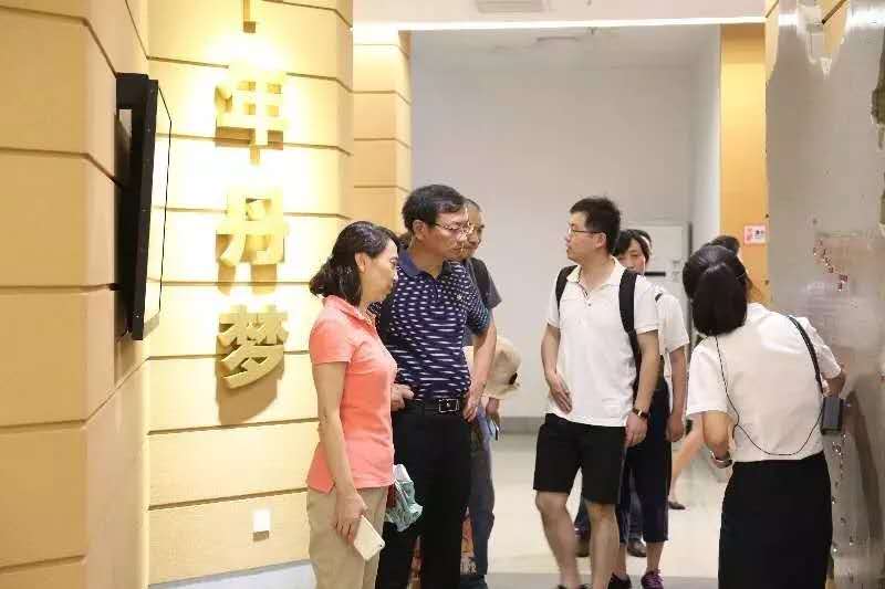 蘇州市食品藥品監(jiān)督管理局有關(guān)領(lǐng)導(dǎo)到朱砂古鎮(zhèn)考察
