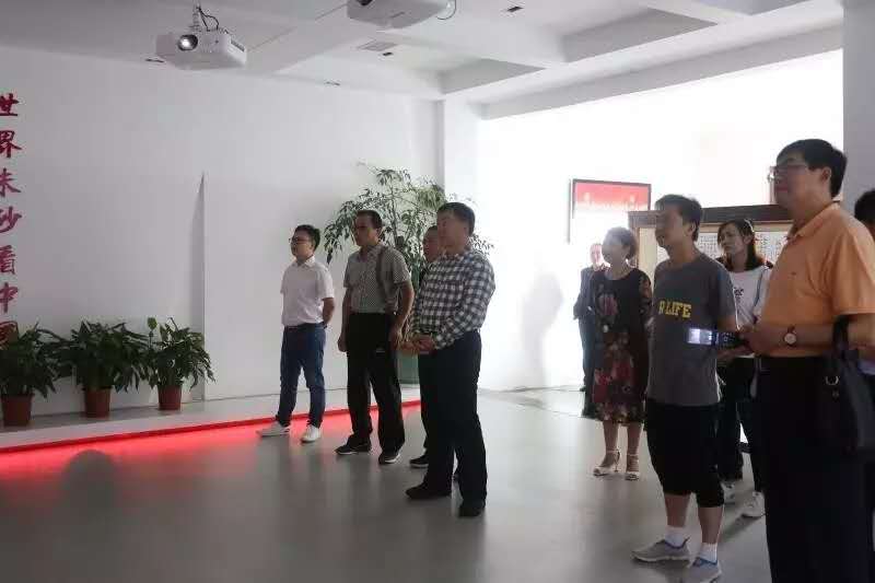 內(nèi)蒙古自治區(qū)滿洲里市人大常委會(huì)主任 郭錦銘一行到朱砂古鎮(zhèn)考察